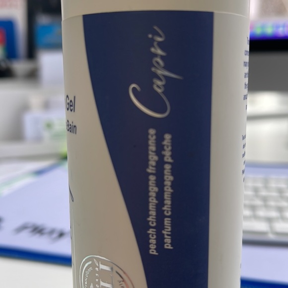 Baronessa Cali's Islands of Italy Bath Gel - CAPRI - 237 ml / 8 fl oz. - Picture 4 of 5